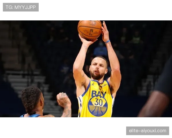 CJ·麦科勒姆利用突破拉开空间提升季后赛关键时刻得分效率