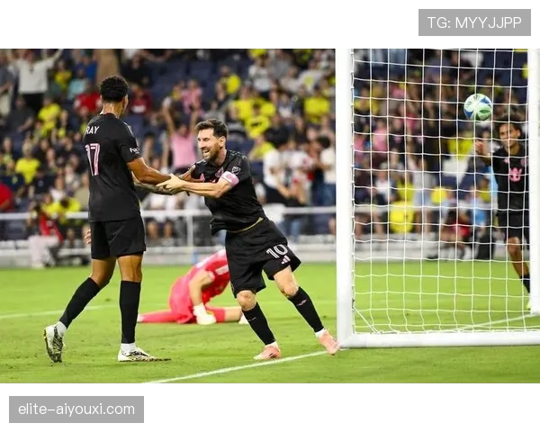 撕破英格兰防线制造进球马拉多纳关键战定位异于梅西